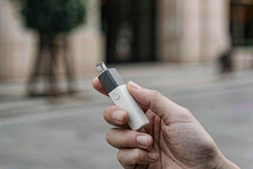 Reseller Guide to IQOS disposables — small parcel
